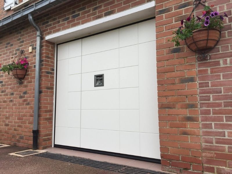 Portes de garage installées dans le 77 et 91, Silvelox