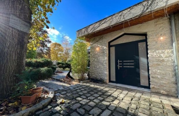 Photo d'une porte d'entrée sécurisée et isolante