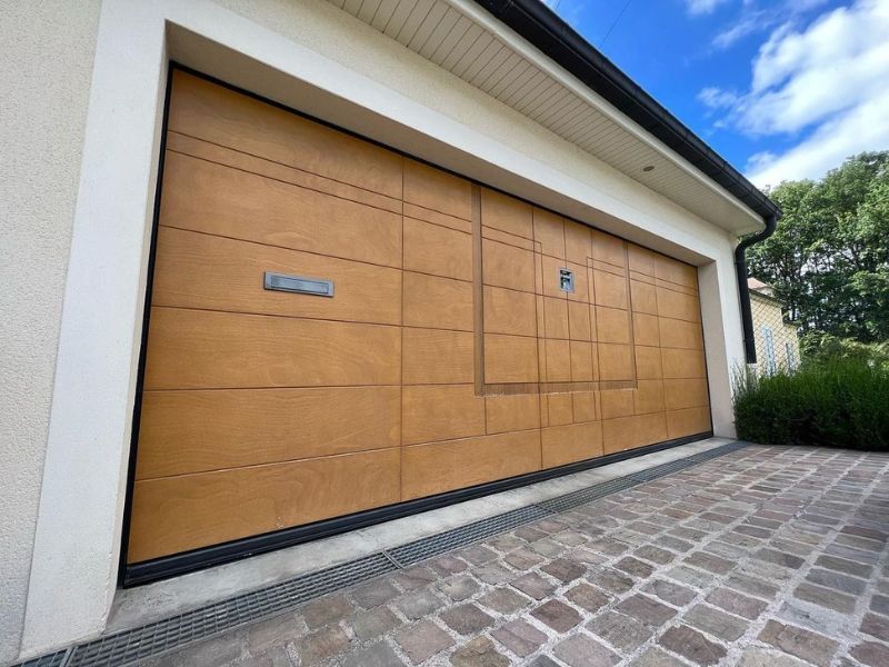 Porte de de garage de 5m Silvelox installée en Seine et Marne