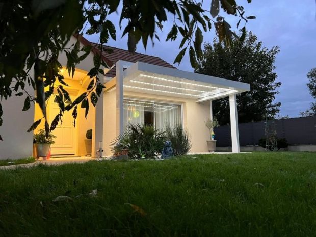 Photo d'une pergola bioclimatique installée à Dammarie les Lys